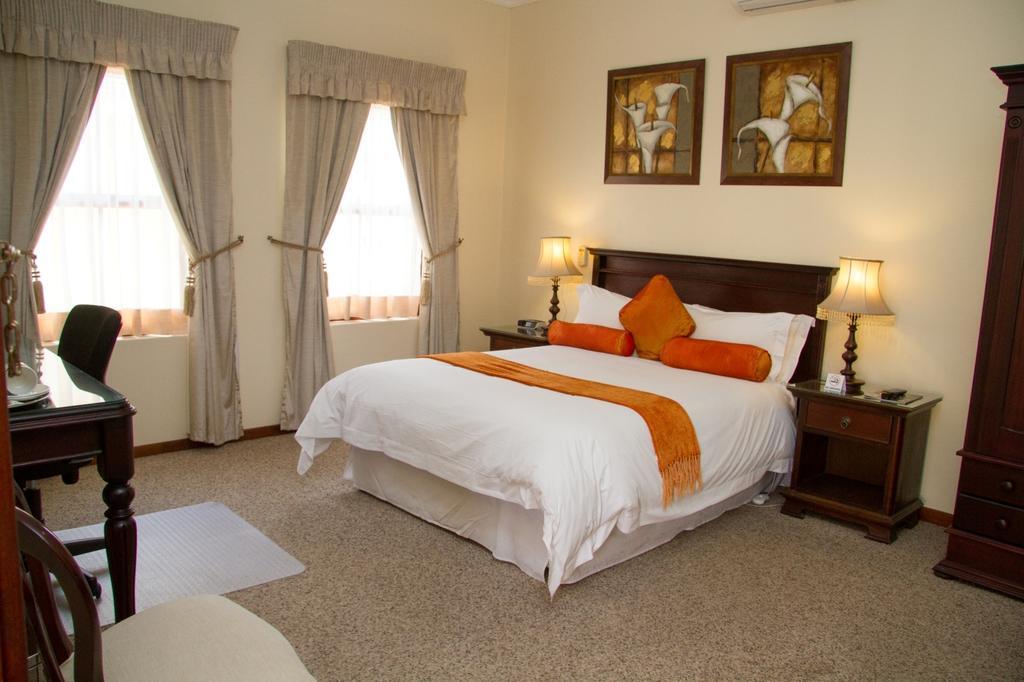 26 On Chamberlain Guest House Куінстаун Номер фото
