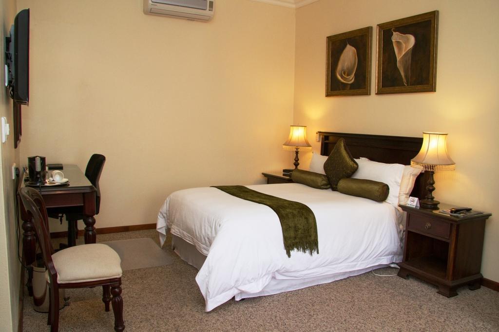 26 On Chamberlain Guest House Куінстаун Номер фото