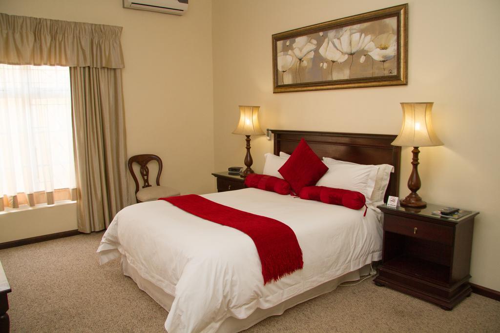 26 On Chamberlain Guest House Куінстаун Номер фото